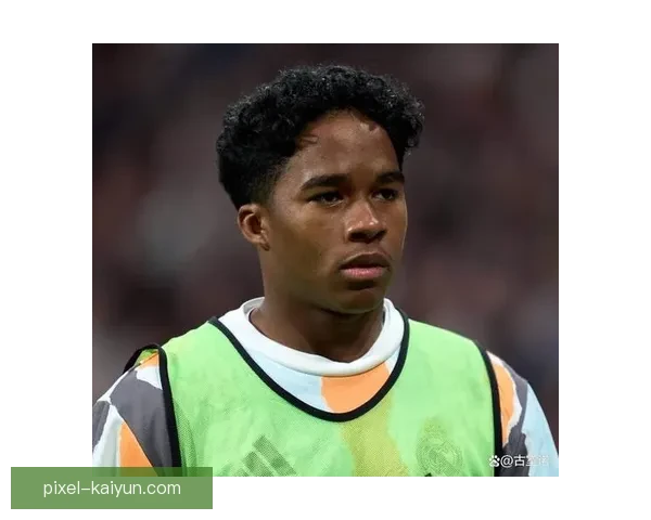 恩德里克射门方式解析展现出其技术细腻与精准度提升。