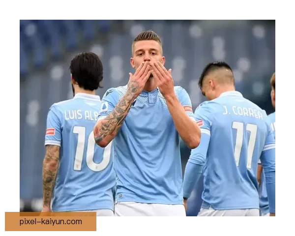 塞维利亚中场组织能力近期表现稳健，攻防转换效率持续提升